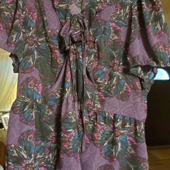 Lane Bryant Woman's Printed Purple/Mauve Short Puff Sleeve Lace Up Blouse - Picture 2 of 8